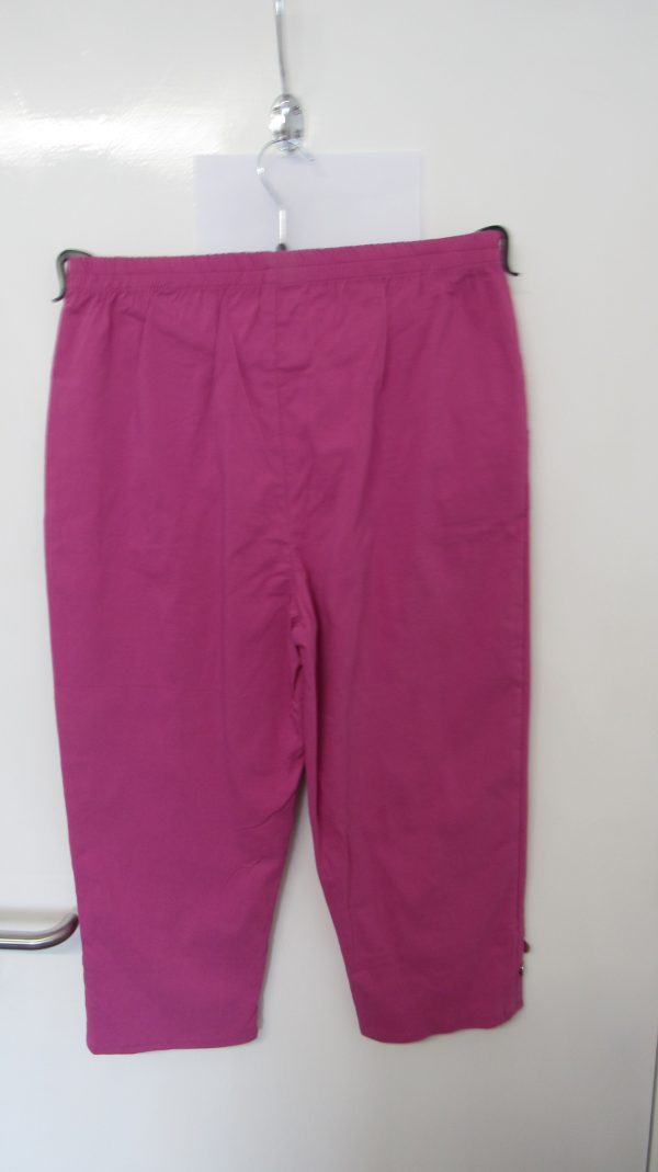 Cherry Berry Cerise Pink 3/4 length stretchy trousers Size T2 UK 10 - Image 4