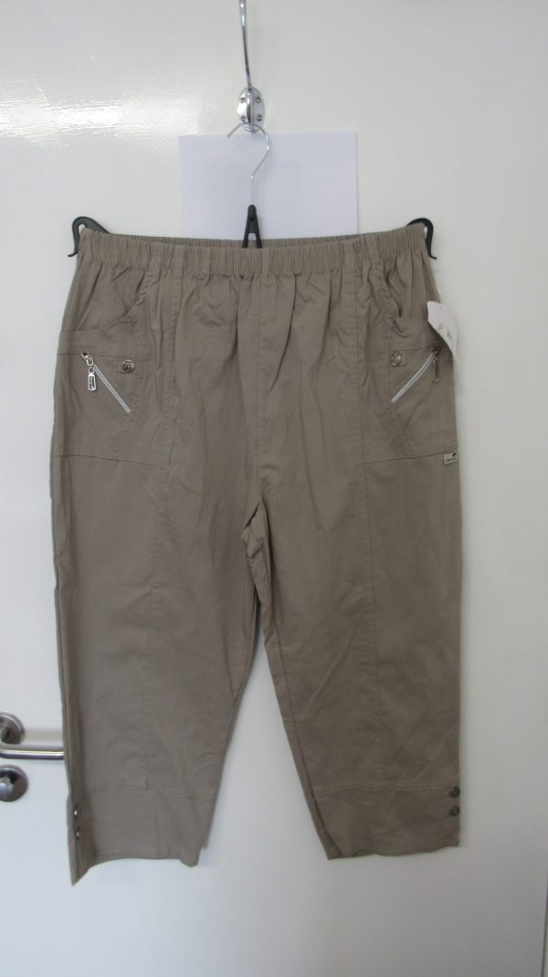 Cherry Berry Beige 3/4 length stretchy trousers Size T6 UK 18