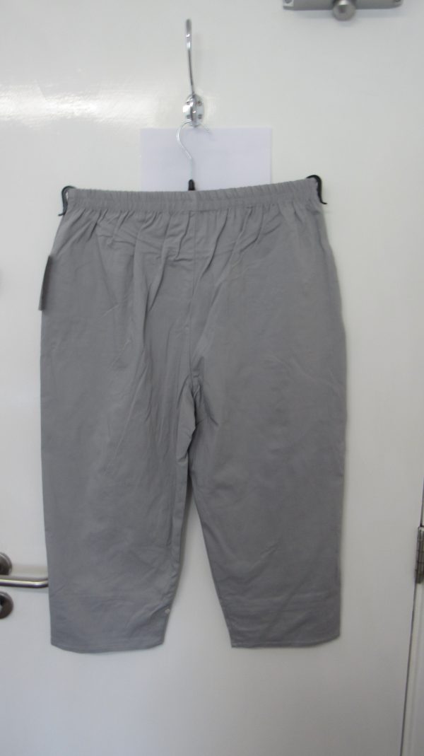 Cherry Berry Grey 3/4 length stretchy trousers Size T4 UK 14 - Image 5