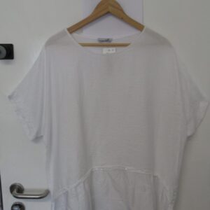 New Ladies White Tunic Top One Size fits sizes 16 18 20 22