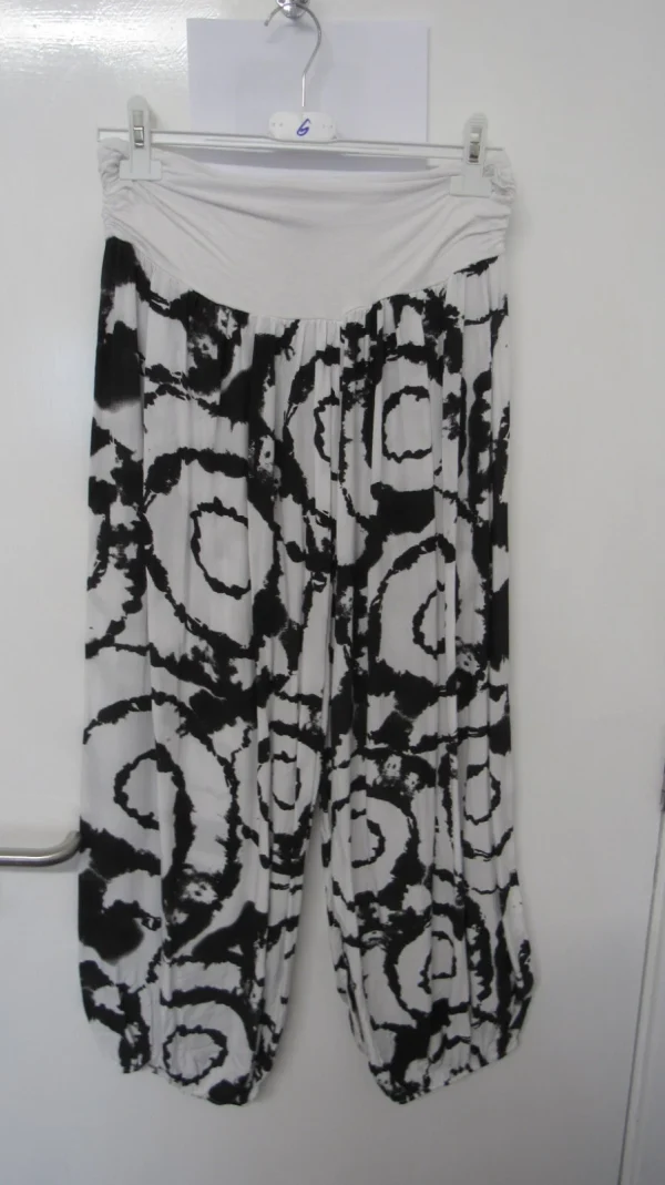 New Ladies White with Black Harem Pants One Size fits sizes 16 18 20 - Image 2