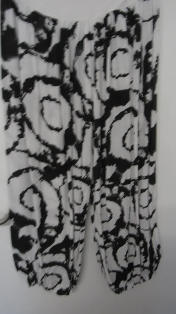 New Ladies White with Black Harem Pants One Size fits sizes 16 18 20 - Image 5