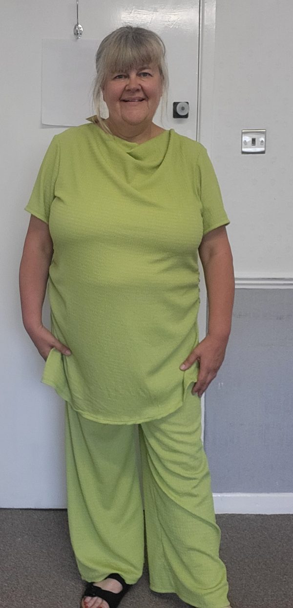 New Ladies Lime 2 Piece Set Top and Trousers One Size fits sizes 16 18 20 - Image 4