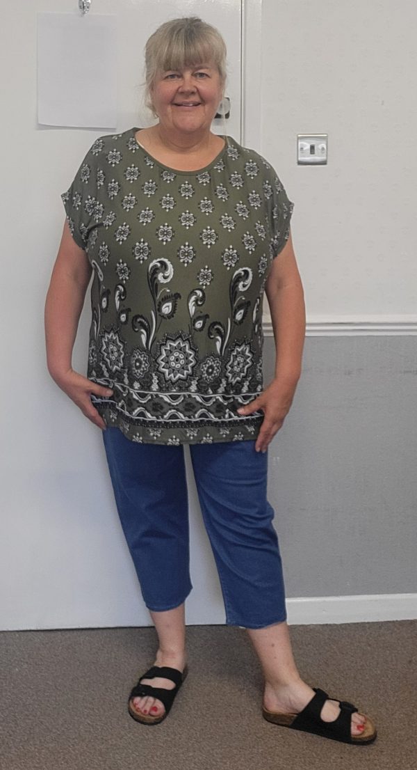 New Ladies Khaki Floral T-shirt One Size fits sizes 16 18 20 22 - Image 5