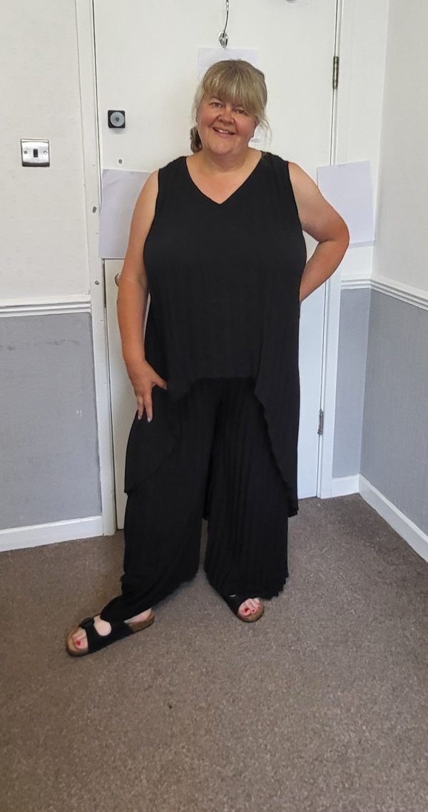 New Ladies Black Pleated 2 Piece suit Trousers and top One Size fits sizes 18 20 22 - Image 6