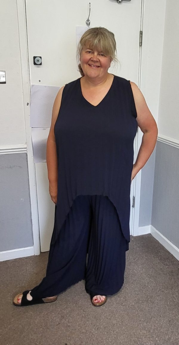New Ladies Navy Blue Pleated 2 Piece suit Trousers and top One Size fits sizes 18 20 22 - Image 6