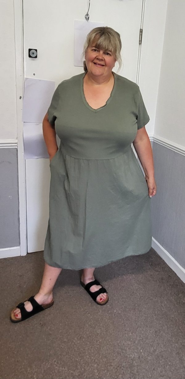 New Ladies Khaki dress Pockets One Size fits sizes 16 18 20 22 - Image 8