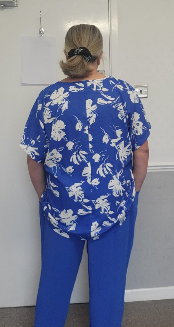 New Ladies Plus Size Royal Blue Printed 2 Piece Co Ord Set With V Neck Top & Trousers One size fits sizes 18 20 22 NON RETURNABLE - Image 6