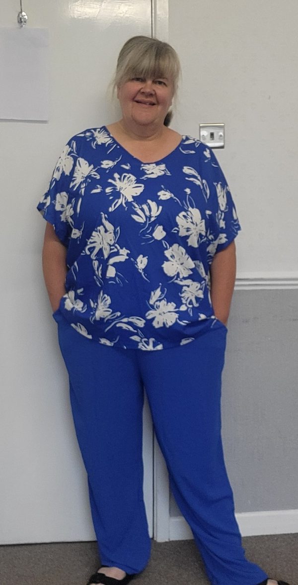 New Ladies Plus Size Royal Blue Printed 2 Piece Co Ord Set With V Neck Top & Trousers One size fits sizes 18 20 22 NON RETURNABLE - Image 7