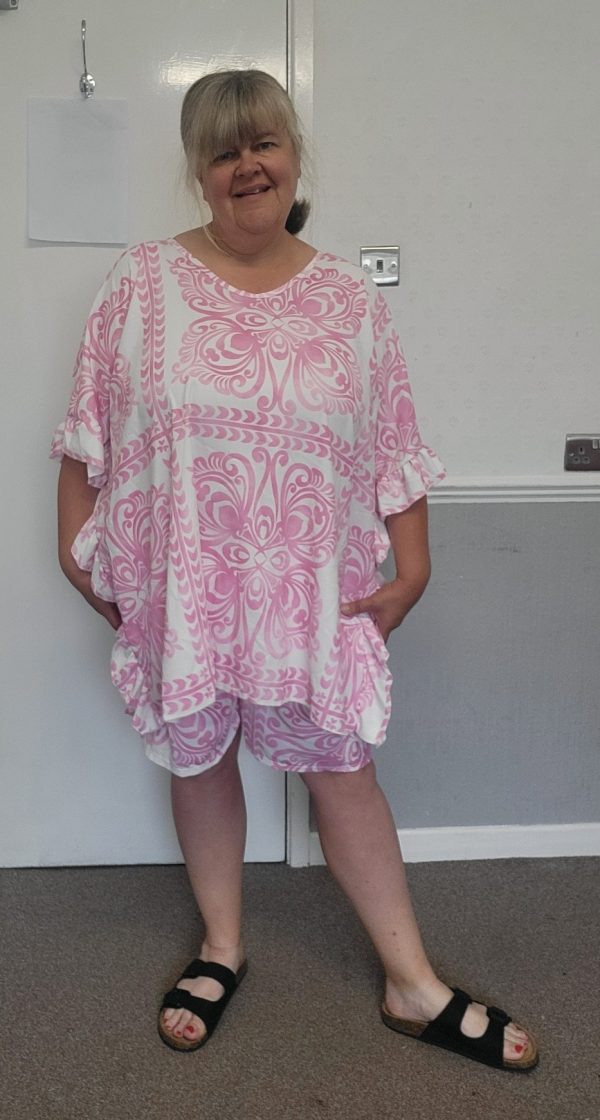 New Ladies Plus Size Pale Pink Printed 2 Piece Co Ord Set With V Neck Top & Shorts One size fits sizes 18 20 22 Non RETURNABLE - Image 8