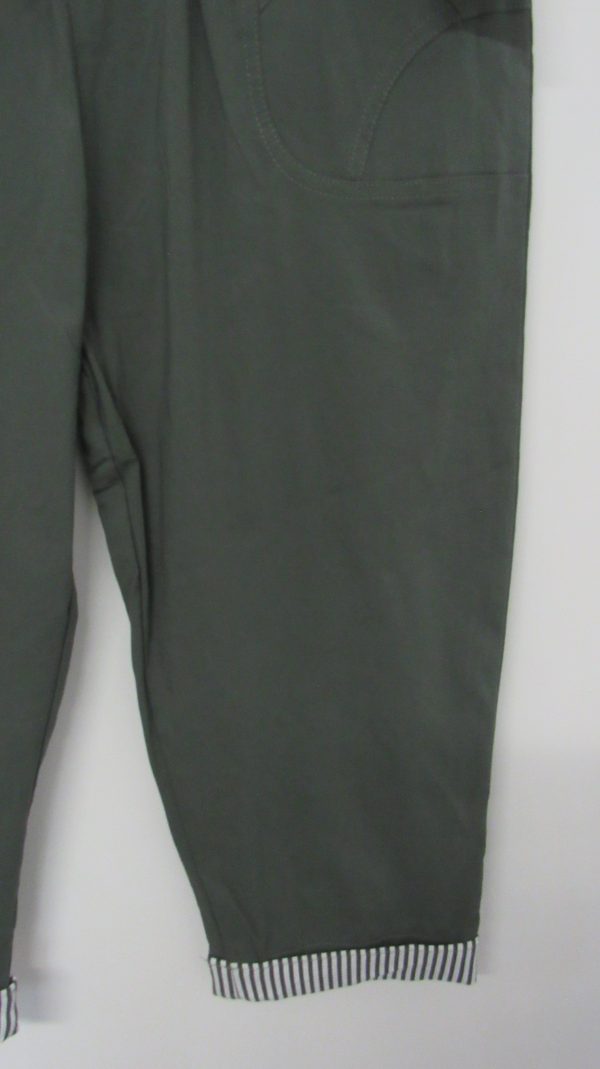 Cherry Berry Khaki Stripe 3/4 Length Trousers Size T6 UK 18 - Image 4