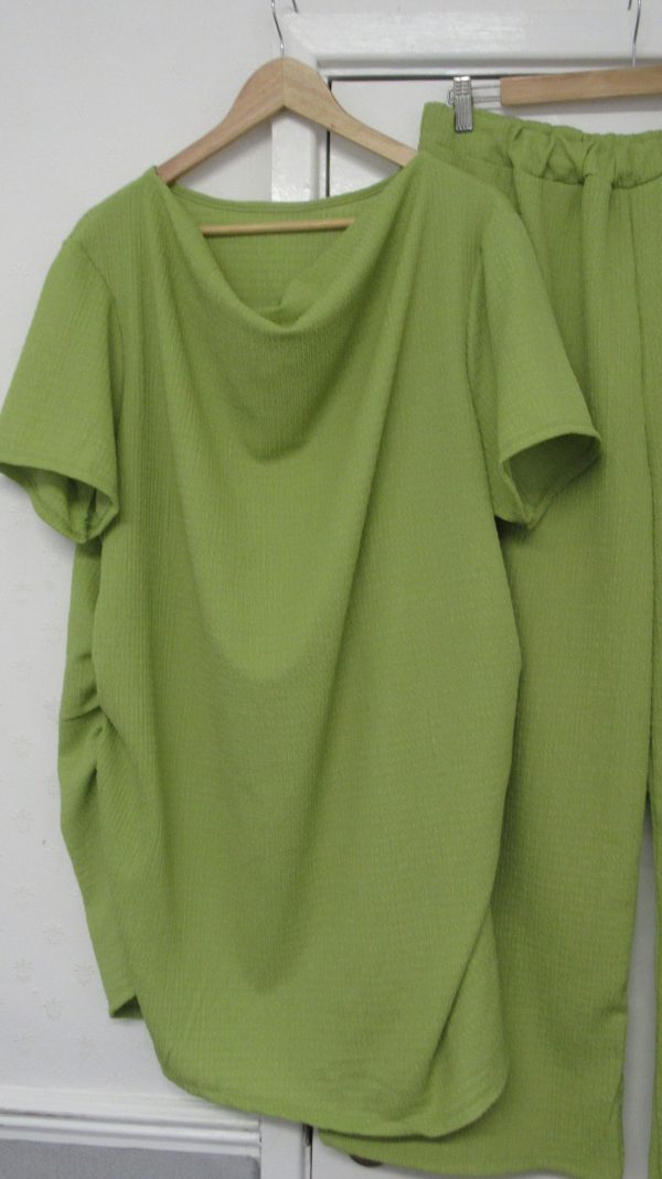 New Ladies Lime 2 Piece Set Top and Trousers One Size fits sizes 16 18 20 - Image 2