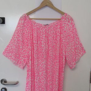 New Ladies Bright Pink Leopard Print Top One Size fits sizes 18 20 22