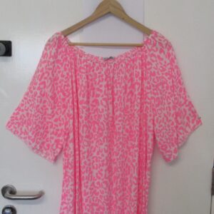 New Ladies Bright Pink Leopard Print Top One Size fits sizes 18 20 22