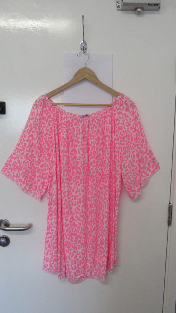 New Ladies Bright Pink Leopard Print Top One Size fits sizes 18 20 22 - Image 2