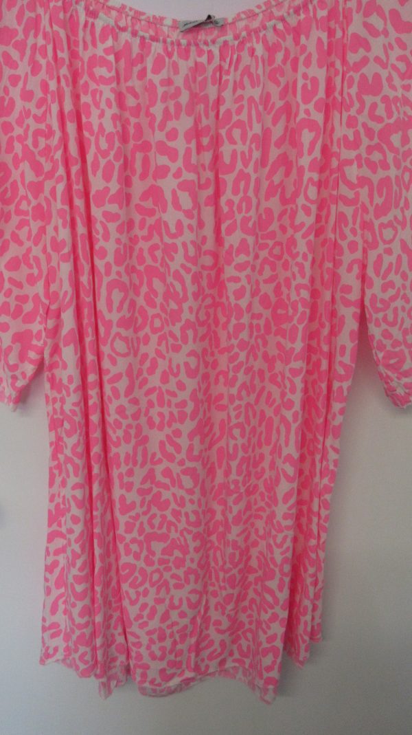 New Ladies Bright Pink Leopard Print Top One Size fits sizes 18 20 22 - Image 3