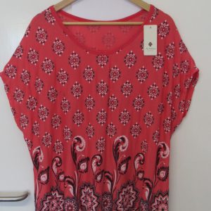New Ladies Coral Floral T-shirt One Size fits sizes 16 18 20 22