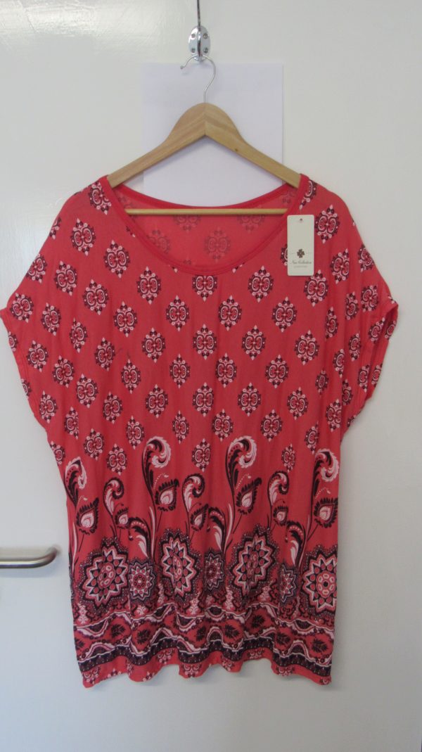 New Ladies Coral Floral T-shirt One Size fits sizes 16 18 20 22