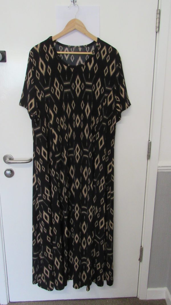 New Ladies Black Square Print Stretchy Dress One Size fits sizes 18 20 22 24 - Image 2