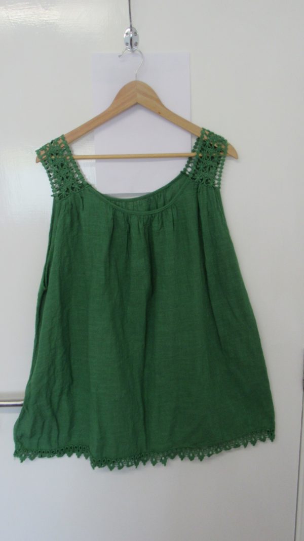 New Ladies Green Lacy Sleeveless Top One Size fits sizes 16 18 20 - Image 2