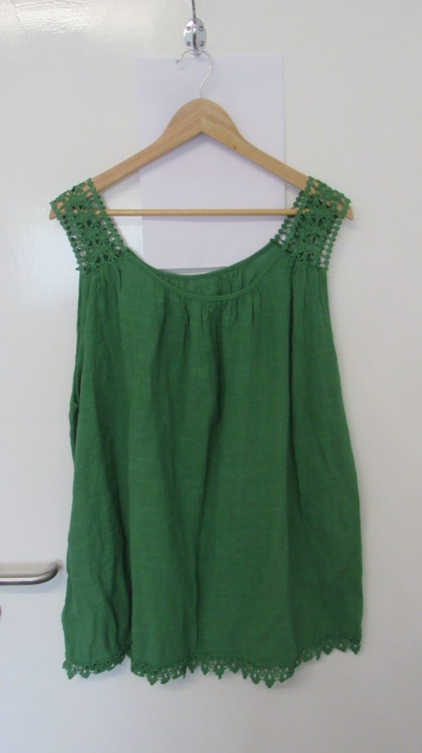 New Ladies Green Lacy Sleeveless Top One Size fits sizes 16 18 20 - Image 5