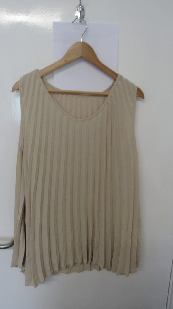 New Ladies Beige Pleated Sleeveless Top One Size fits sizes 18 20 22