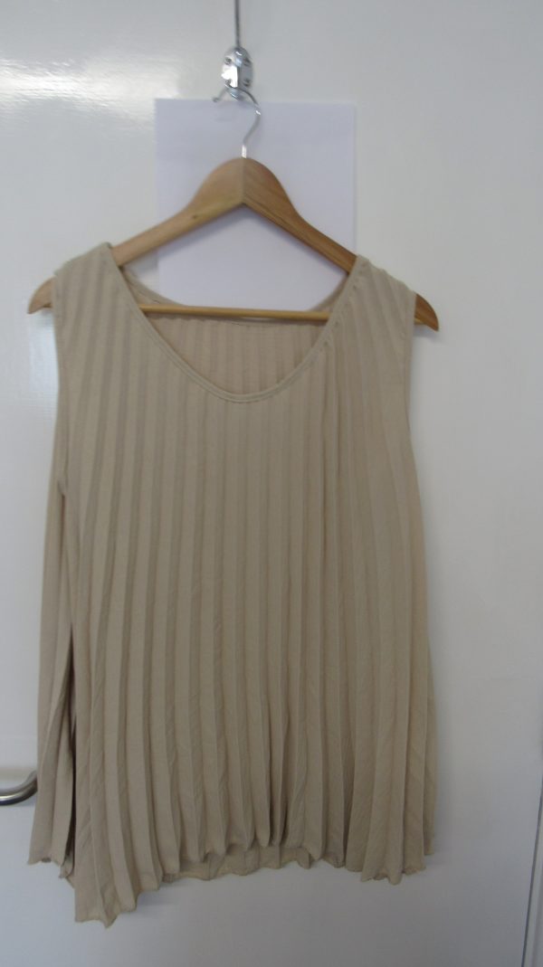New Ladies Beige Pleated Sleeveless Top One Size fits sizes 18 20 22 - Image 2