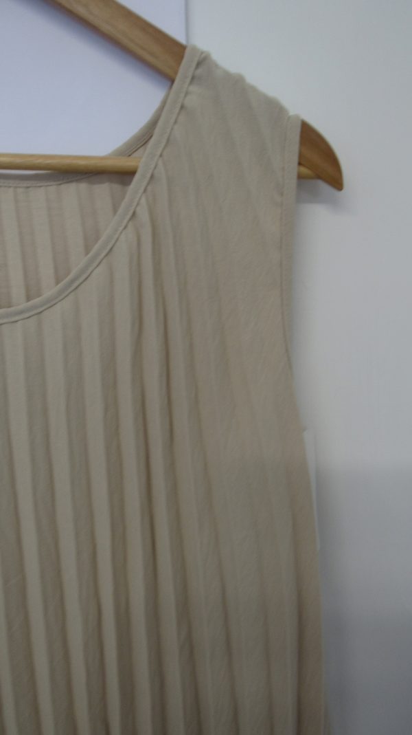 New Ladies Beige Pleated Sleeveless Top One Size fits sizes 18 20 22 - Image 3