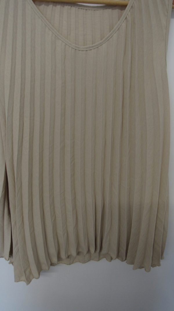 New Ladies Beige Pleated Sleeveless Top One Size fits sizes 18 20 22 - Image 4