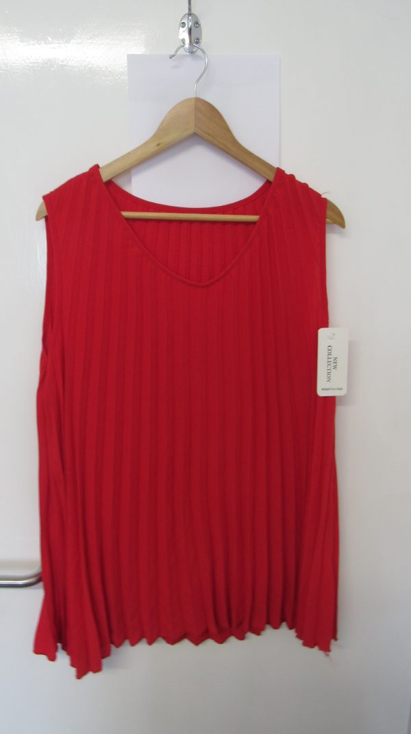 New Ladies Red Pleated Sleeveless Top One Size fits sizes 18 20 22 - Image 2