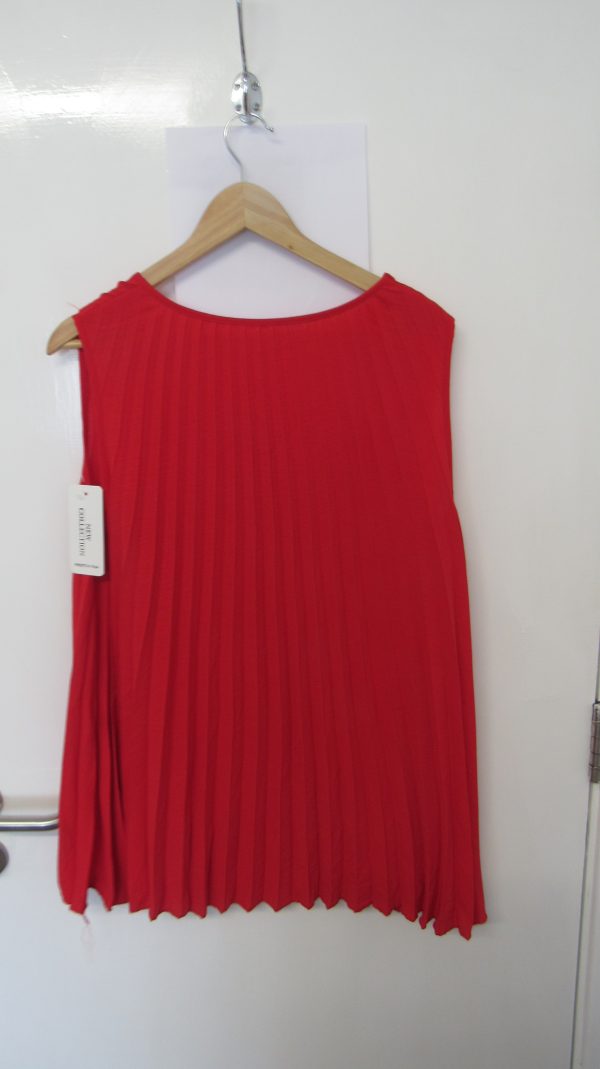 New Ladies Red Pleated Sleeveless Top One Size fits sizes 18 20 22 - Image 4