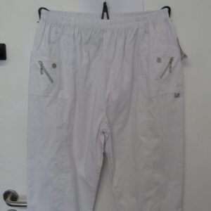 Cherry Berry White 3/4 length stretchy trousers Size T9 UK 24