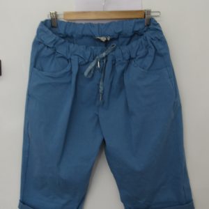 NEW Ladies Denim Blue Magic Shorts Plus Size One Size Fits sizes 18 20 22 Size 2