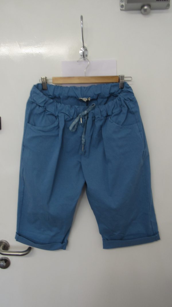 NEW Ladies Denim Blue Magic Shorts Plus Size One Size Fits sizes 18 20 22 Size 2