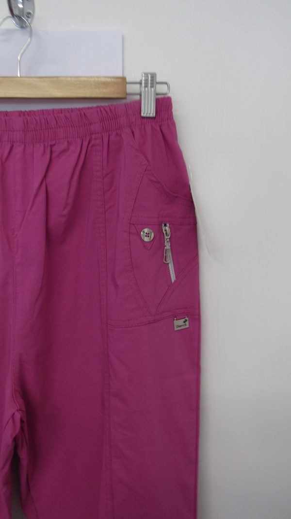 Cherry Berry Cerise Pink 3/4 length stretchy trousers Size T8 UK 22 - Image 3