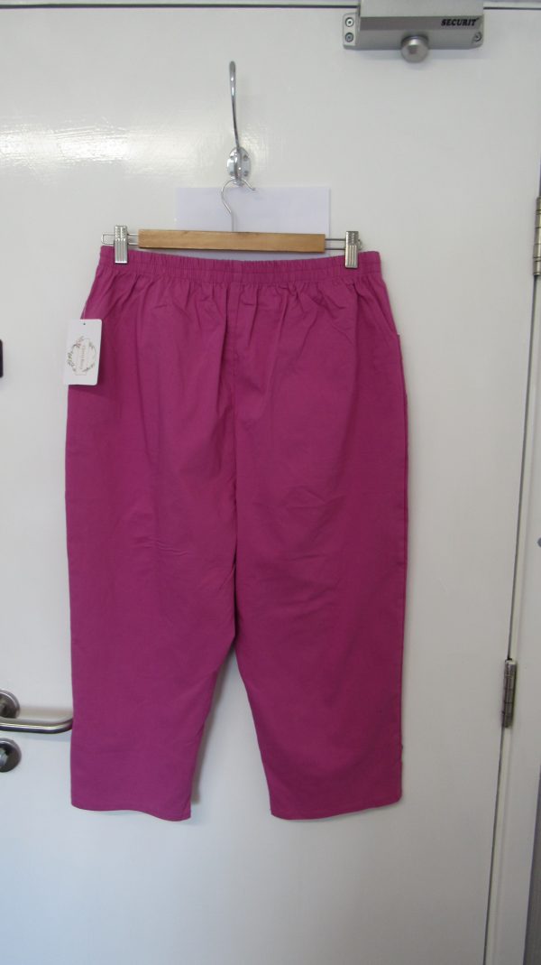 Cherry Berry Cerise Pink 3/4 length stretchy trousers Size T8 UK 22 - Image 7