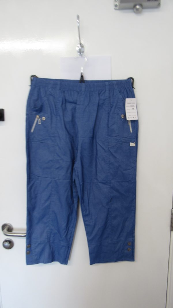 Cherry Berry Denim Blue 3/4 length stretchy trousers Size T8 UK 22 - Image 2
