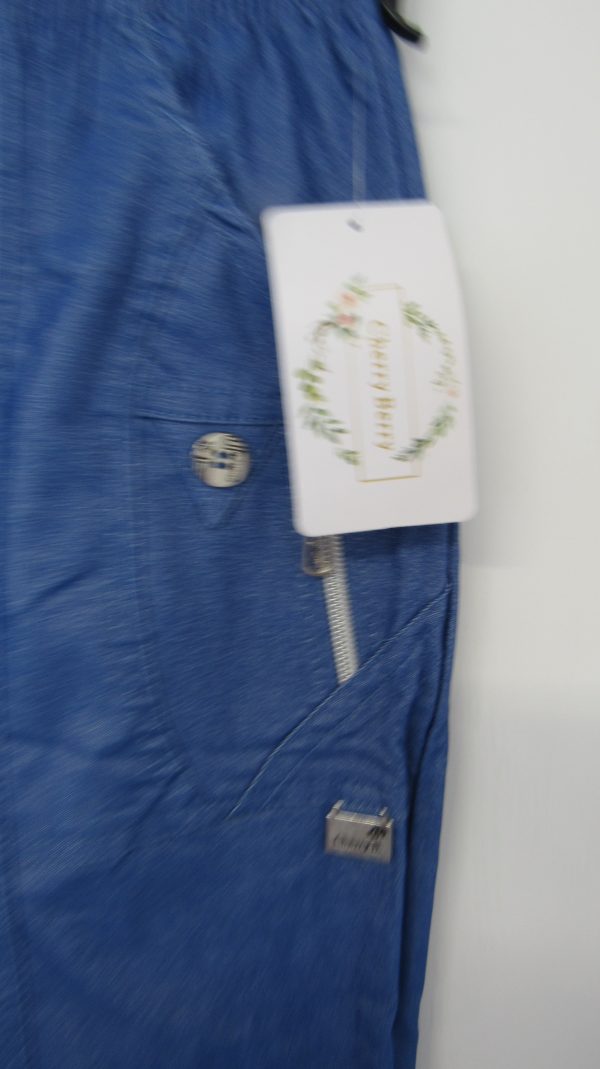 Cherry Berry Denim Blue 3/4 length stretchy trousers Size T8 UK 22 - Image 4