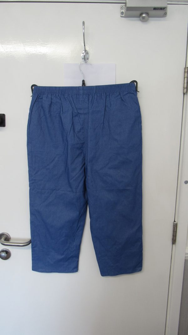 Cherry Berry Denim Blue 3/4 length stretchy trousers Size T8 UK 22 - Image 6