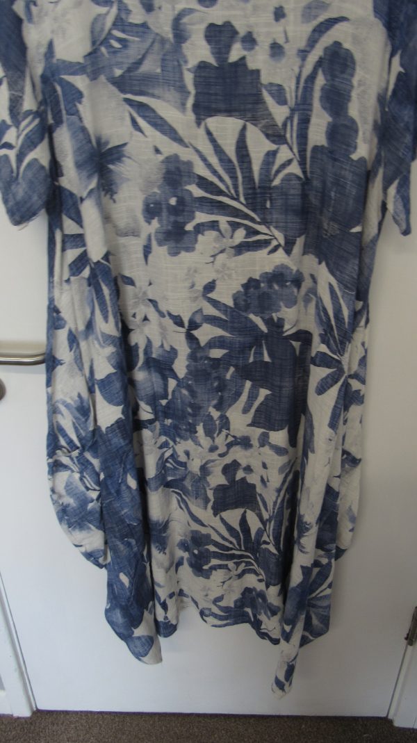 New Denim Blue Floral Pocket Dress One Size fits sizes 18 20 22 - Image 4