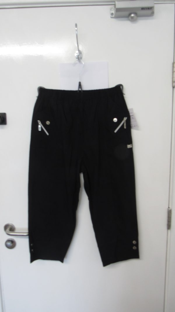 Cherry Berry Black 3/4 length stretchy trousers Size T5 UK 16