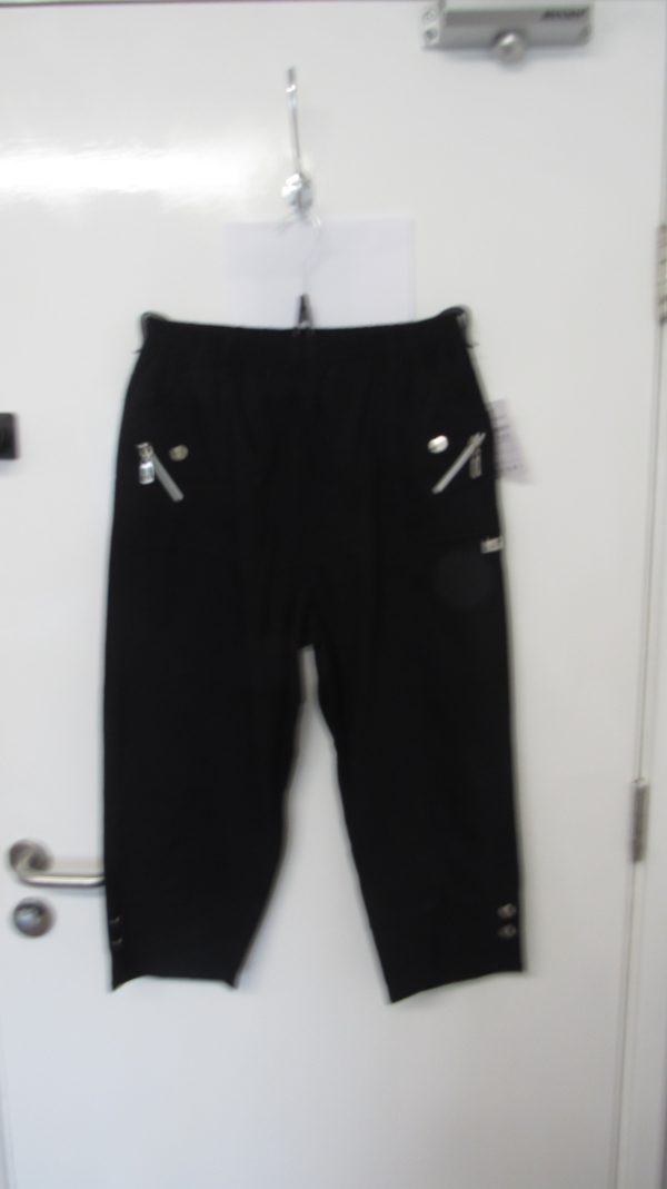 Cherry Berry Black 3/4 length stretchy trousers Size T5 UK 16 - Image 2