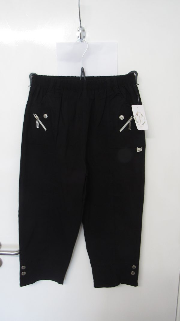 Cherry Berry Black 3/4 length stretchy trousers Size T4 UK 14