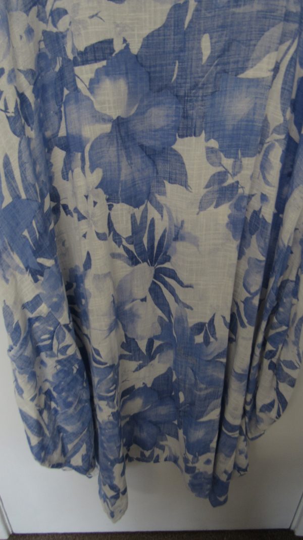 New Light Blue Floral Pocket Dress One Size fits sizes 18 20 22 - Image 4