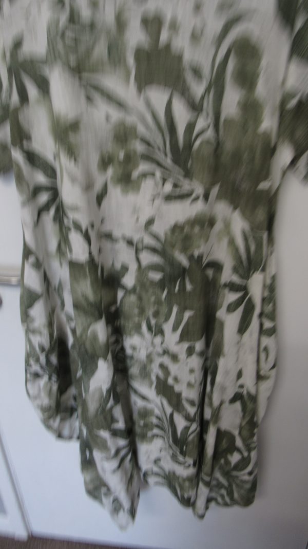 New Khaki Green Floral Pocket Dress One Size fits sizes 18 20 22 - Image 4
