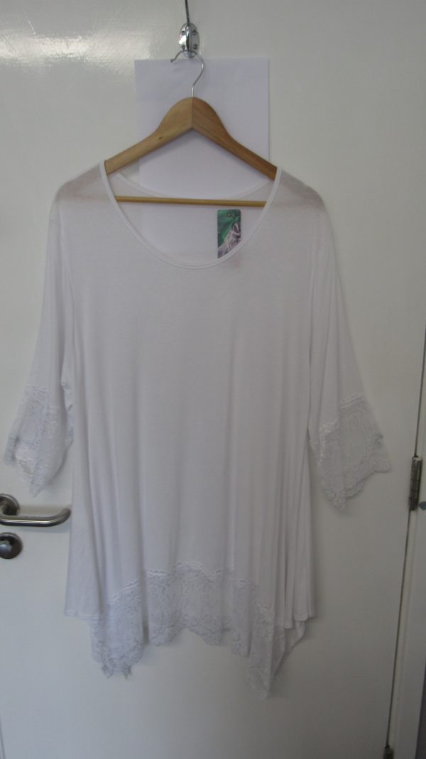 New Ladies White Lacy Trim Top One Size fits sizes 18 20 22 - Image 2