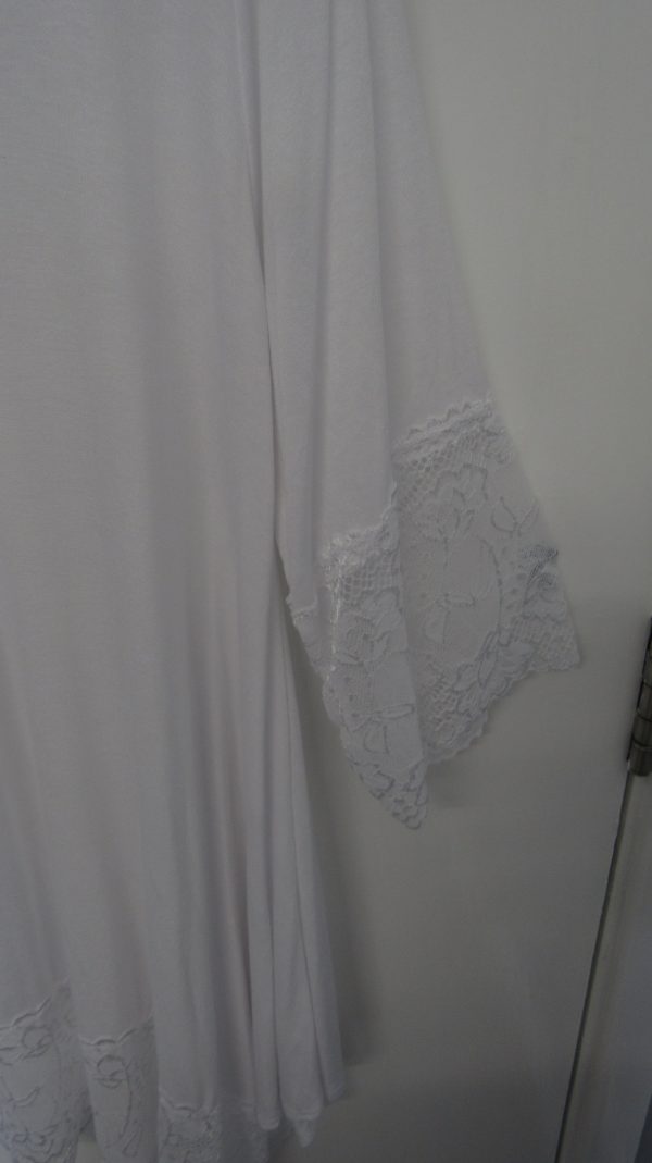 New Ladies White Lacy Trim Top One Size fits sizes 18 20 22 - Image 3