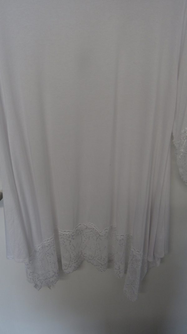 New Ladies White Lacy Trim Top One Size fits sizes 18 20 22 - Image 4