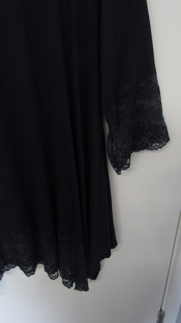 New Ladies Navy Blue Lacy Trim Top One Size fits sizes 18 20 22 - Image 3