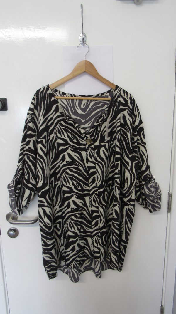 New Ladies Black White Zebra Print Tunic Top One Size fits sizes 18 20 22